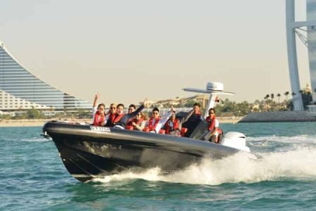 Black Boats Tour in Dubai